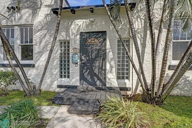 Building Photo - 411 SW 19th St