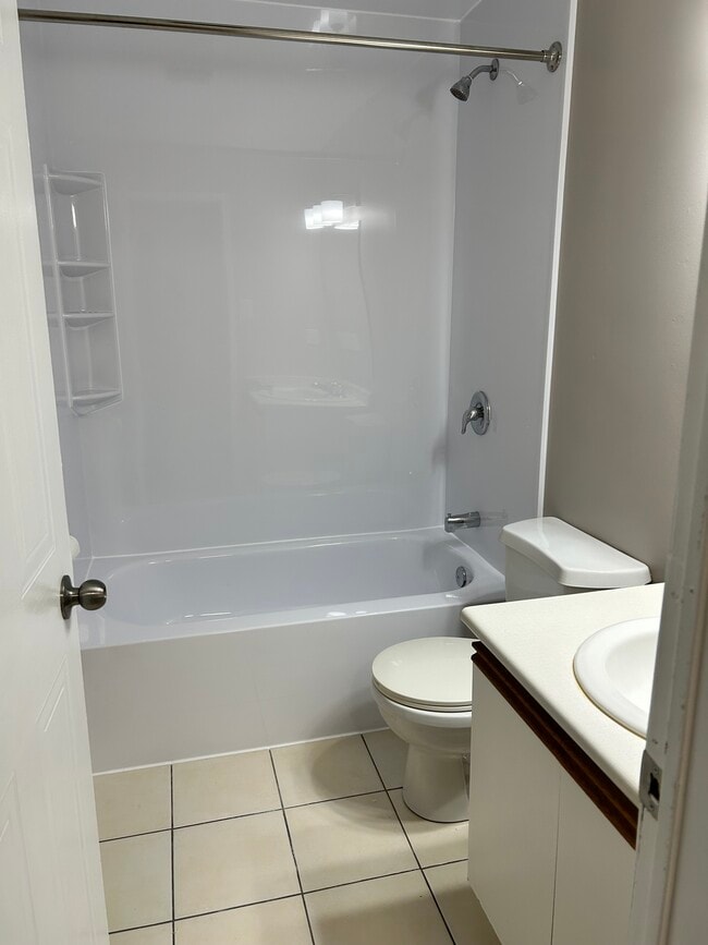 New bathroom - 345 Adelaide Av W