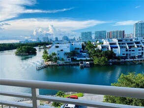 Building Photo - 400 Kings Point Dr