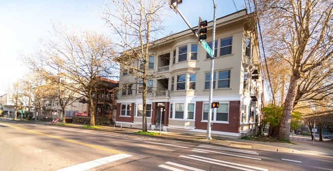 Building Photo - 403 Roy St