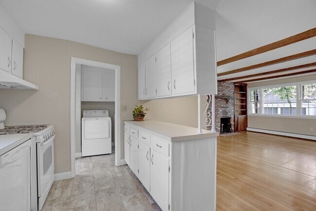 Building Photo - 67 Elm St