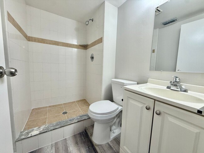 Foto del edificio - 1228 Pine Sap Ct