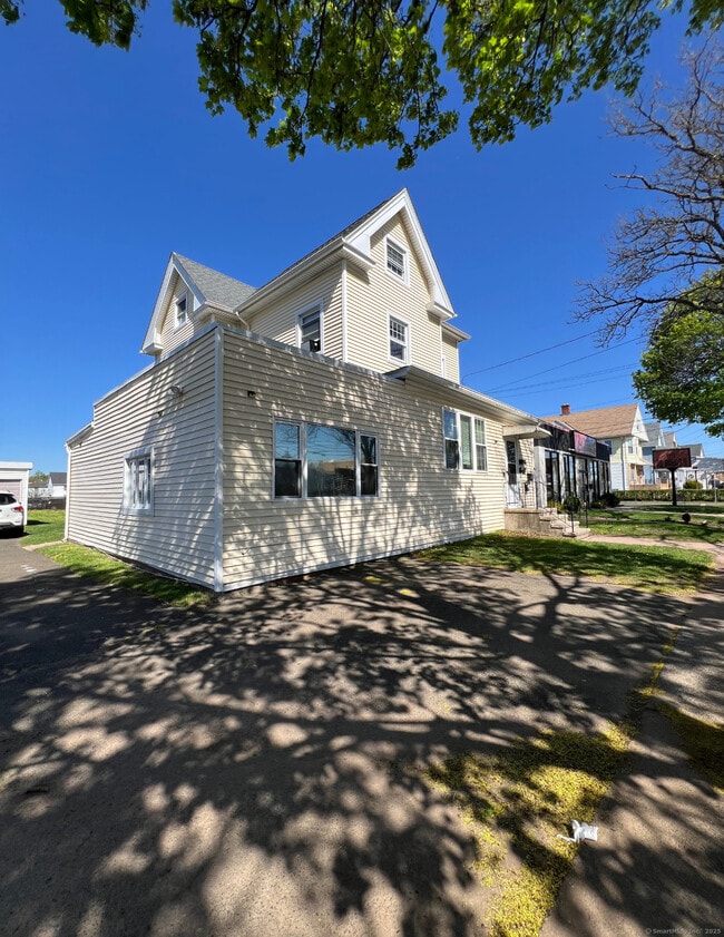 Building Photo - 982 Dixwell Ave