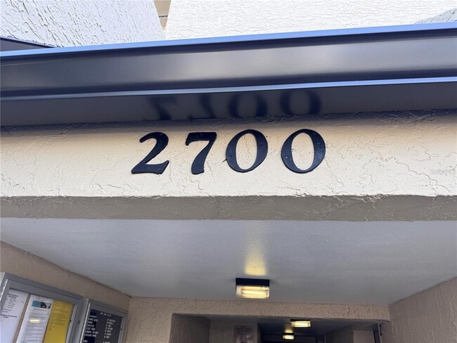 Foto del edificio - 2700 Cove Cay Dr