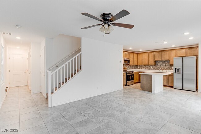 Foto del edificio - 371 Yellow Finch Ln
