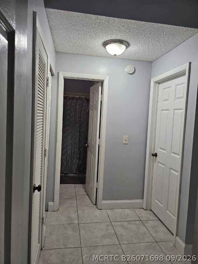 Building Photo - 1827 Runners Way