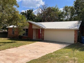 Building Photo - 509 Davis Dr