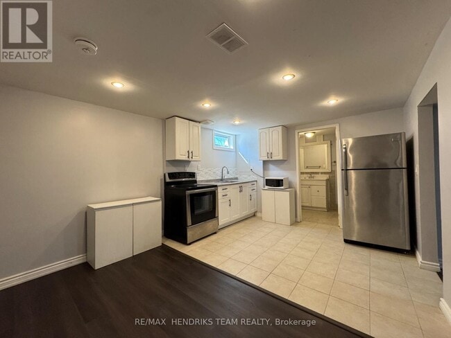 Building Photo - 14 Rendale Ave