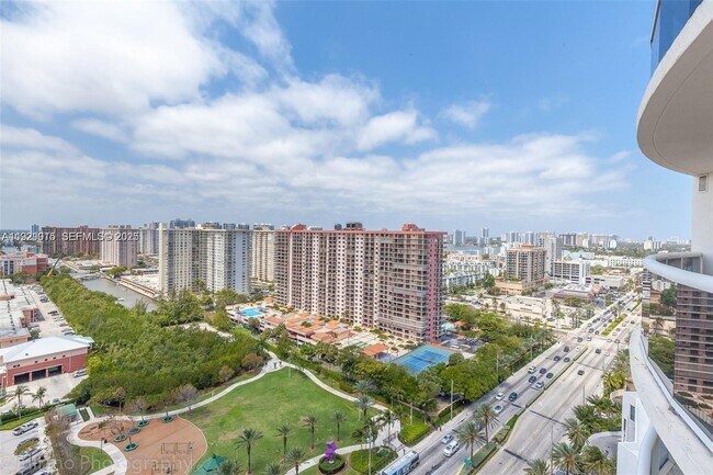 Foto del edificio - 17201 Collins Ave