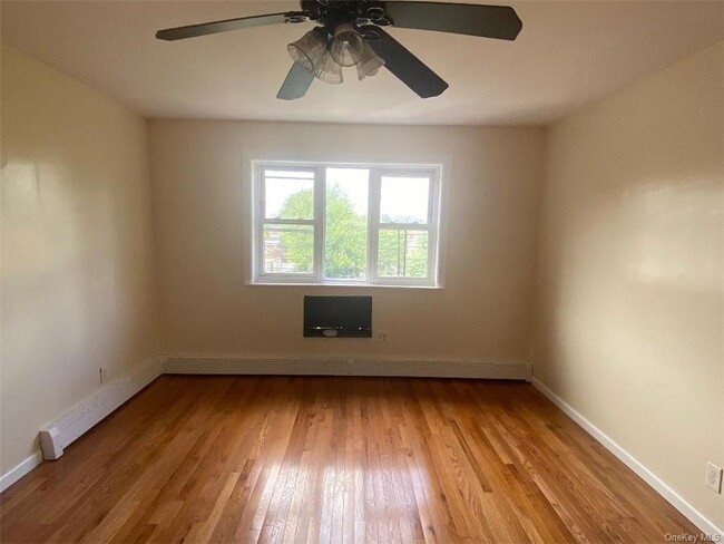 Building Photo - 943 Arnow Ave