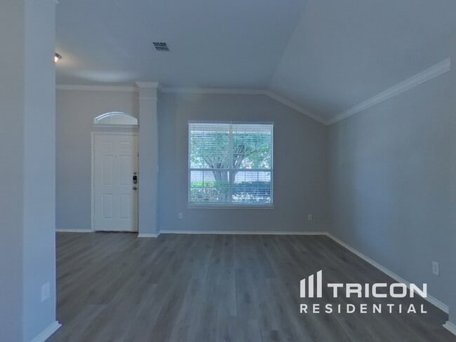 Foto del edificio - 637 Chalk Knoll Rd