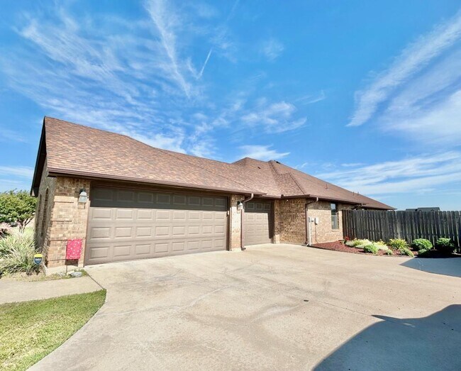 Foto del edificio - 8470 SW Sun Valley Dr