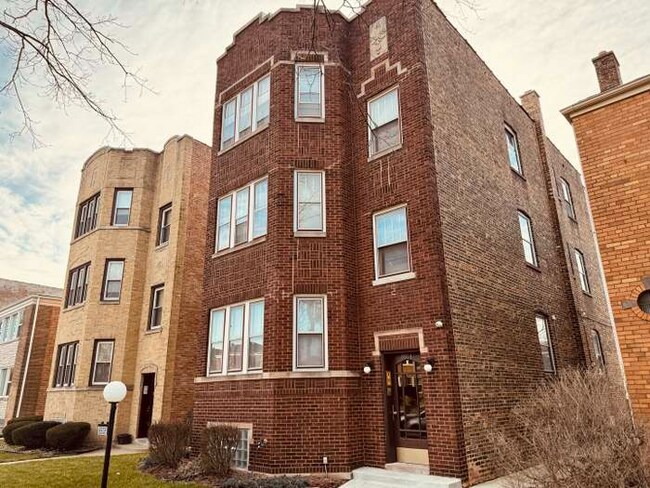 Building Photo - 8808 S Blackstone Ave Building Photo - 8808 S Blackstone Ave