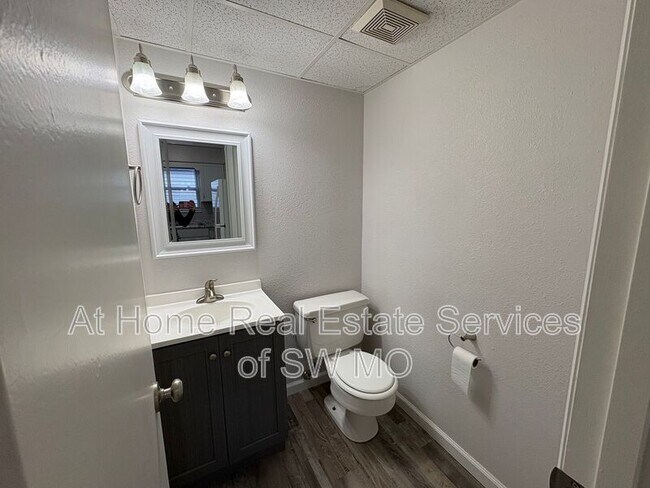 Building Photo - 3337 E Linwood St