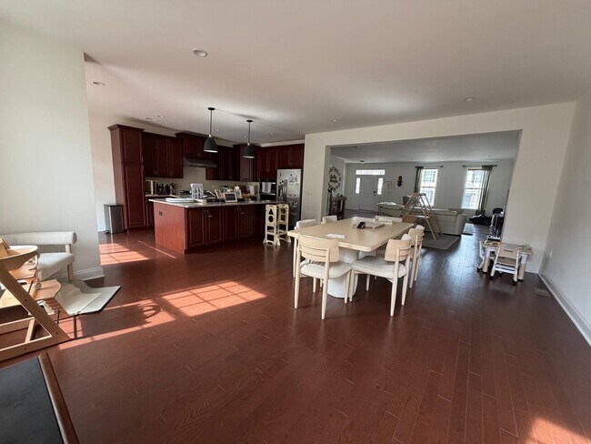 Foto del edificio - 18 Peacock Wy