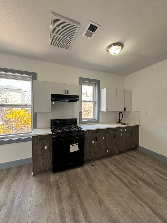 Unit 2 - 89 Goodwin Ave