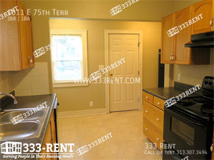 Foto del edificio - 1011 E 75th Terrace