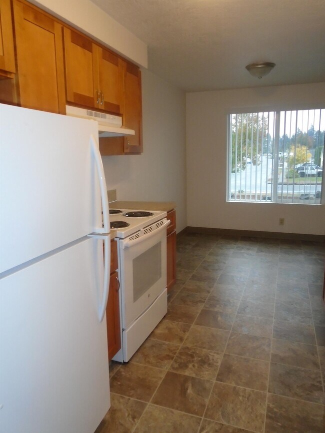 1125 Wyatt Ave Unit 14, Stayton, OR 97383 Room for Rent in Stayton