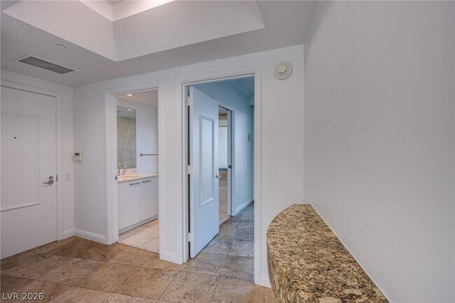 Foto del edificio - 222 Karen Ave