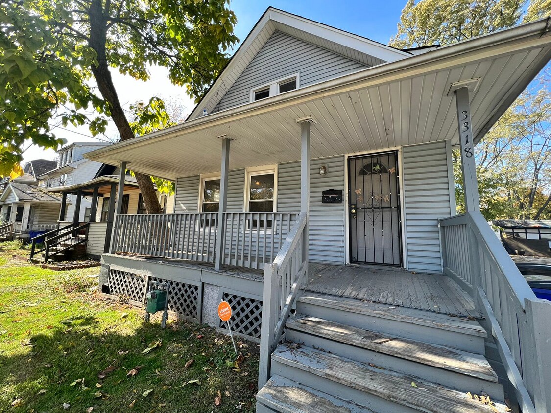 Foto principal - 3318 E 128th St