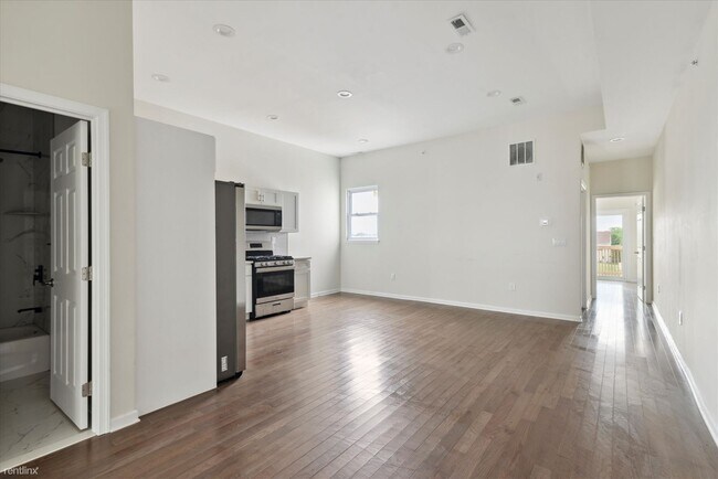 Foto del edificio - 2 br, 2 bath Triplex - 2133 Master Street B