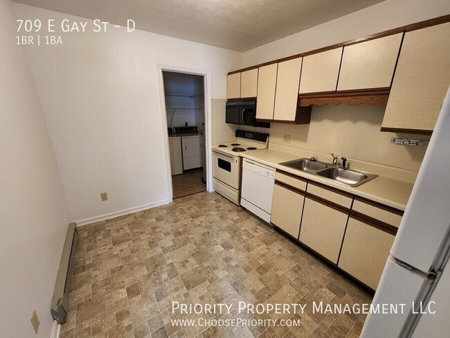 Building Photo - 709 E Gay St