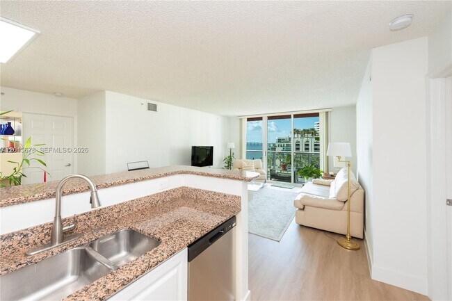 Building Photo - 1155 Brickell Bay Dr
