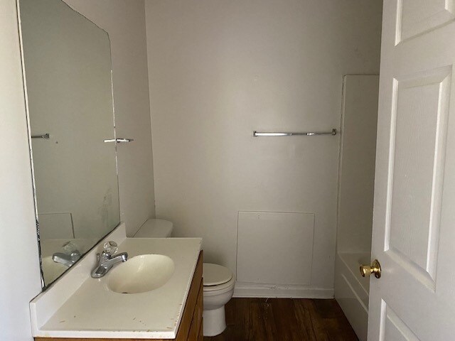 Building Photo - Apartment #5