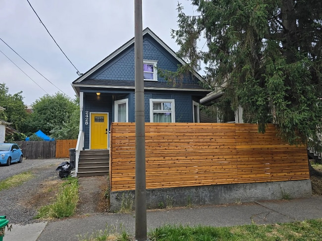 Foto del edificio - 2428 NE Rodney Ave