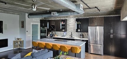 Building Photo - 2000 Bagby St