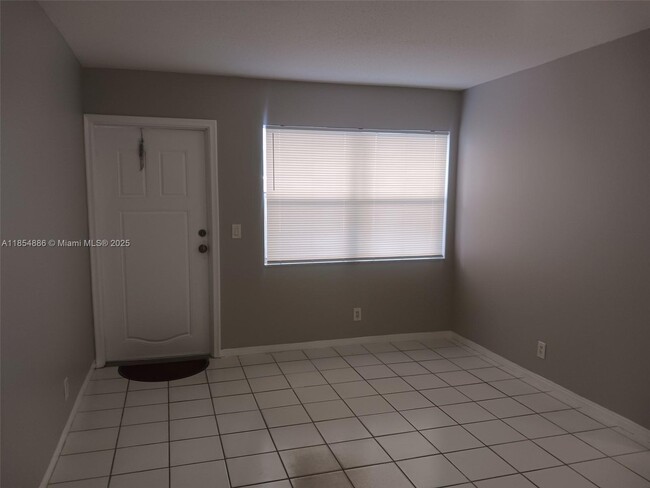 Building Photo - 2127 Van Buren St