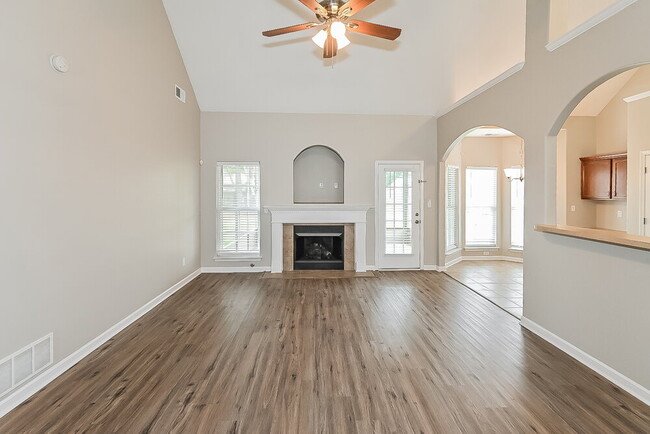 Building Photo - 4934 Rosebrook Cir E