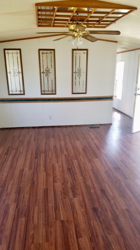 Building Photo - 2533 S Oaks Ln