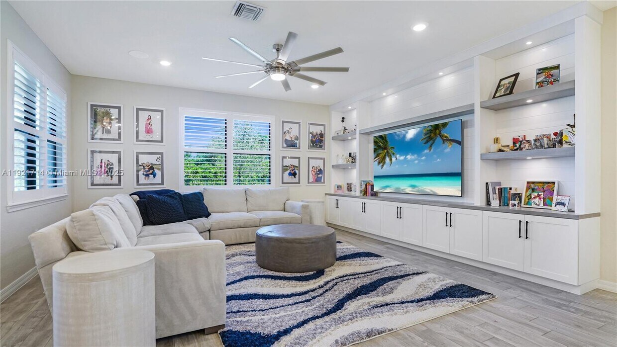 Foto principal - 8605 Patron Ln