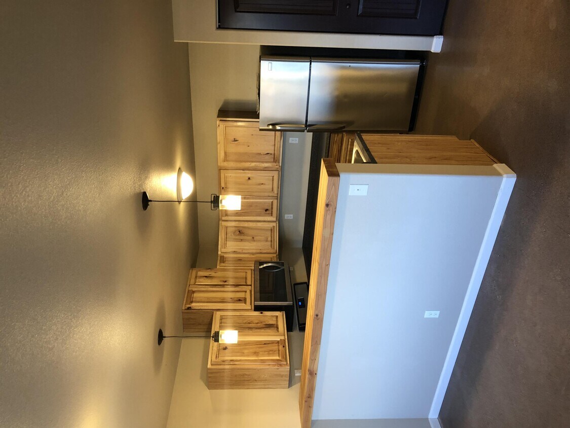 Building Photo - 15772 W Hess Ln