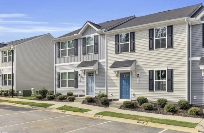 Building Photo - 106 E Frontage Rd