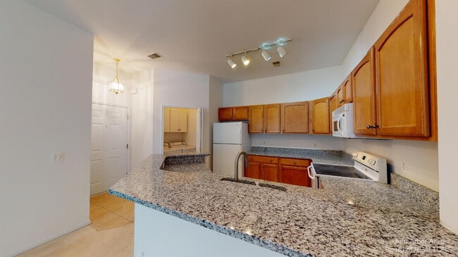 Building Photo - 2802 S Knightsbridge Cir