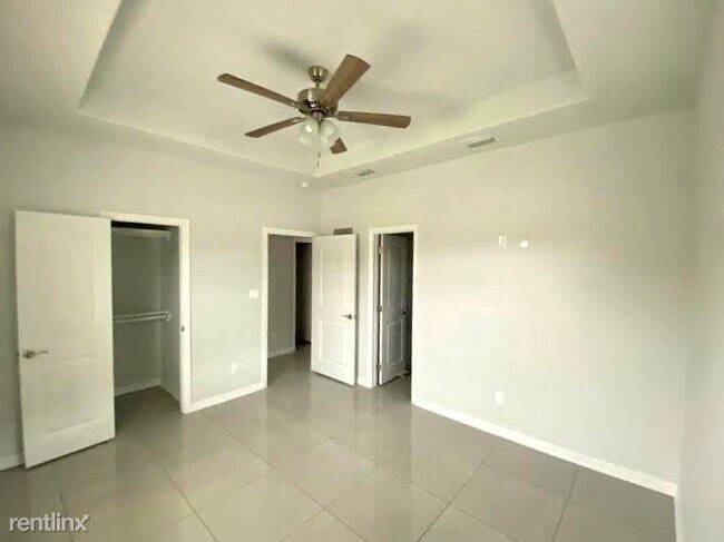 Foto del edificio - 2 br, 2 bath Apartment - 1920 Bahamas Dr