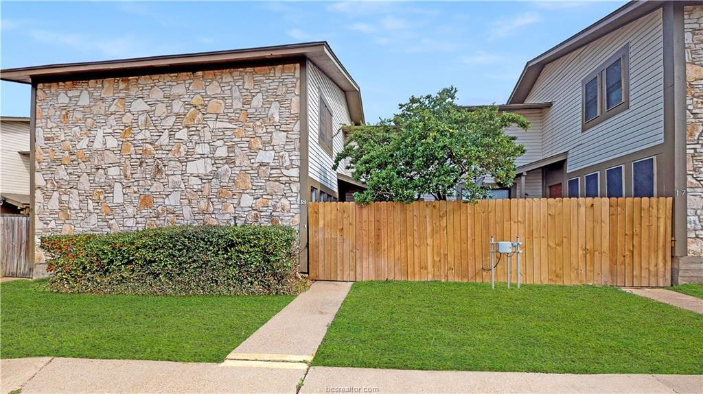 Primary Photo - 2411 De Lee St