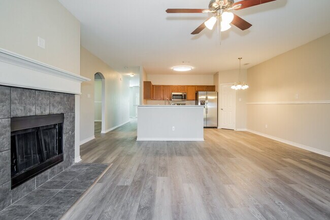 Foto del edificio - 1106 Longhorn Ln