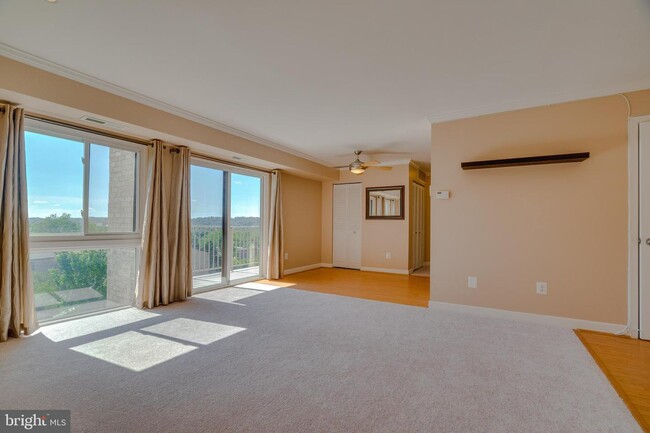 Foto del edificio - 6143 Edsall Rd