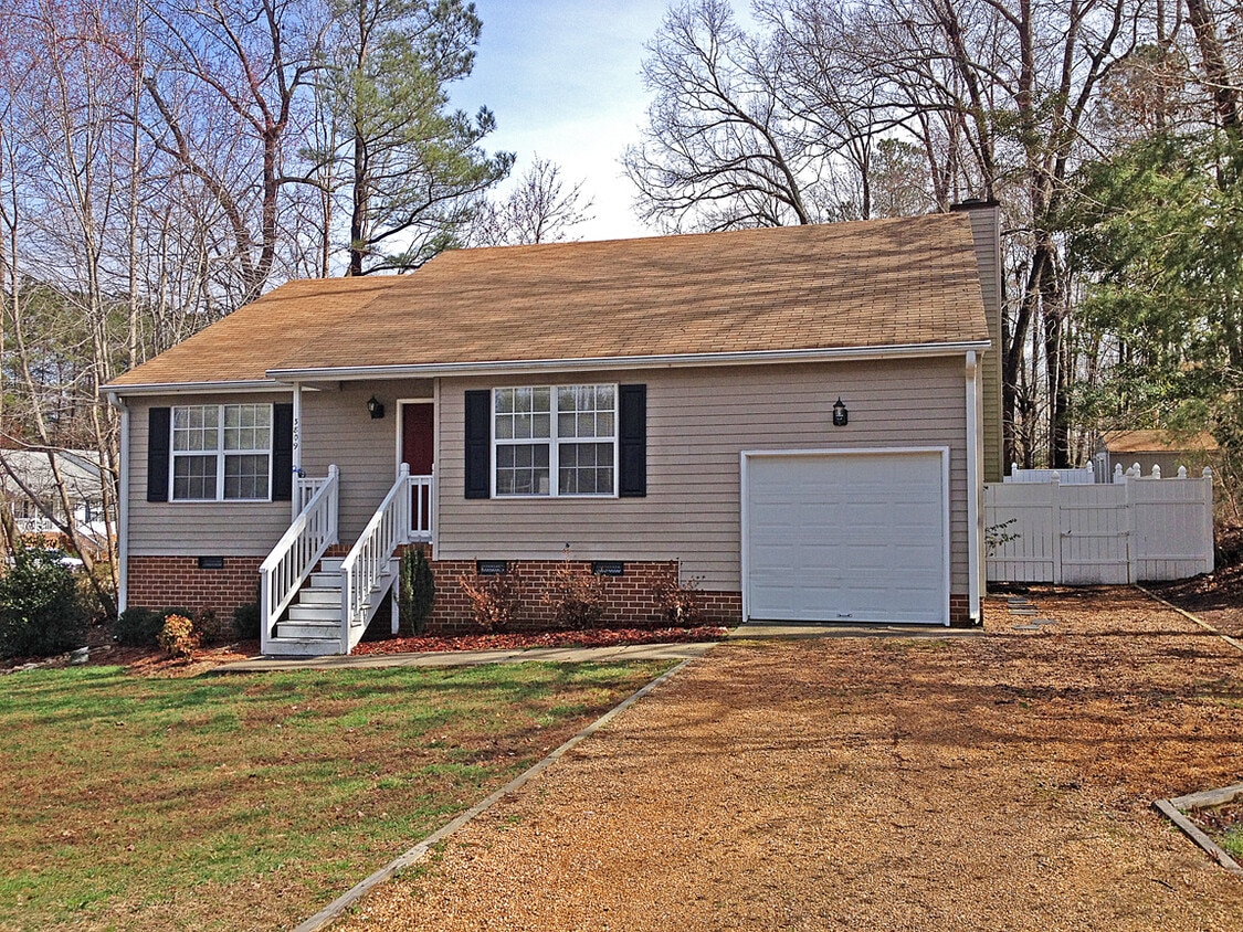 Primary Photo - Charming Rancher in Fox Ridge Community