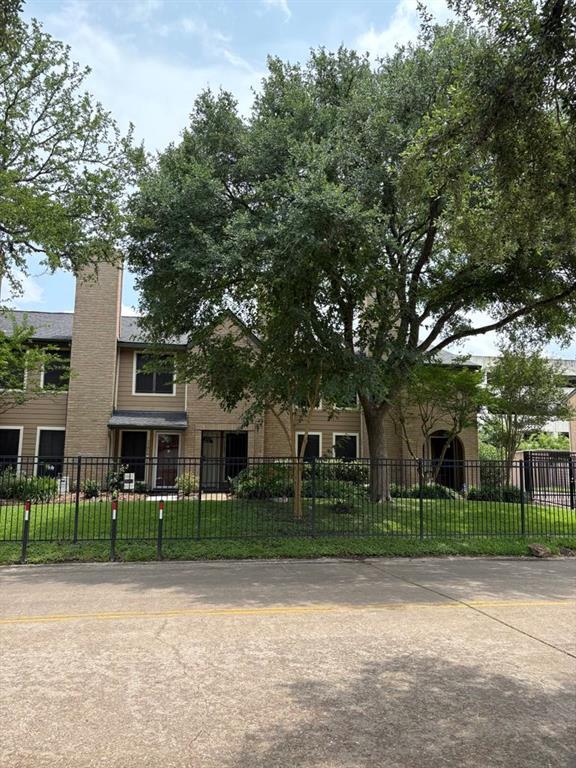 Foto del edificio - 17804 Kings Park Ln