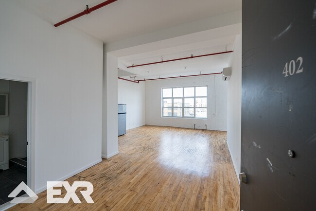 Foto del edificio - 385 Troutman St