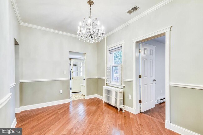 Foto del edificio - 214 E Monroe Ave