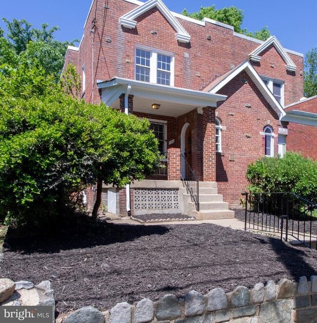 Building Photo - 104 53rd St NE