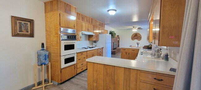 Building Photo - Great Family Home Near Schools In The Ente...