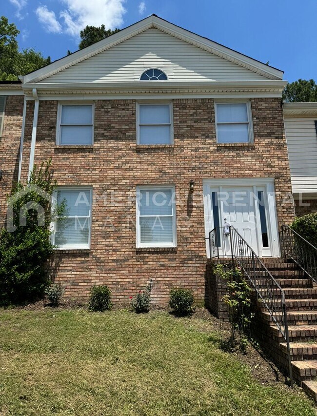 Foto del edificio - Townhome available in Pelham!