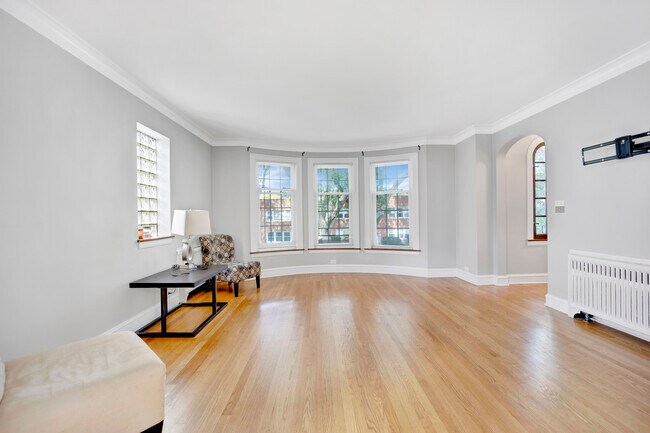 Foto del edificio - 2819 W Summerdale Ave