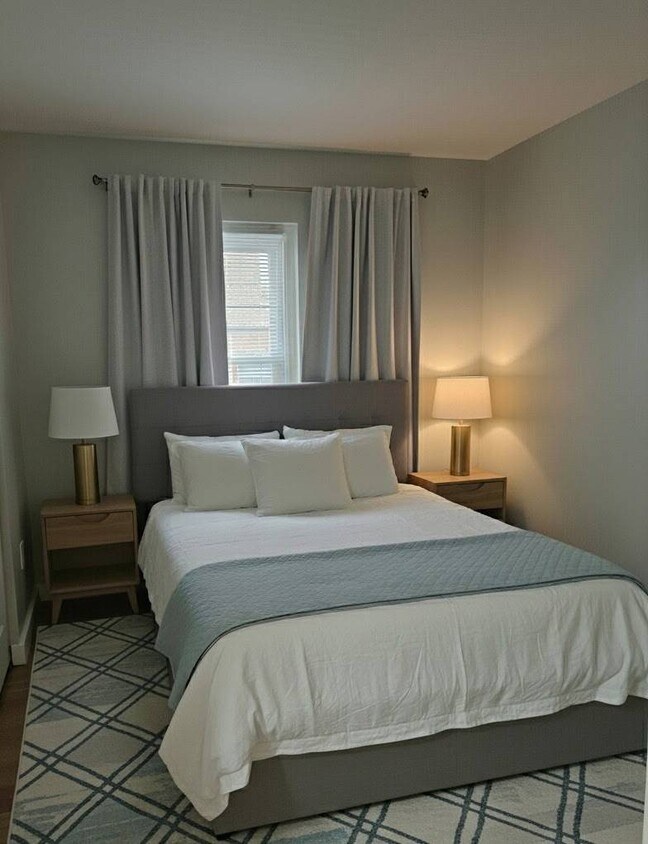 Foto del edificio - 13 N College St